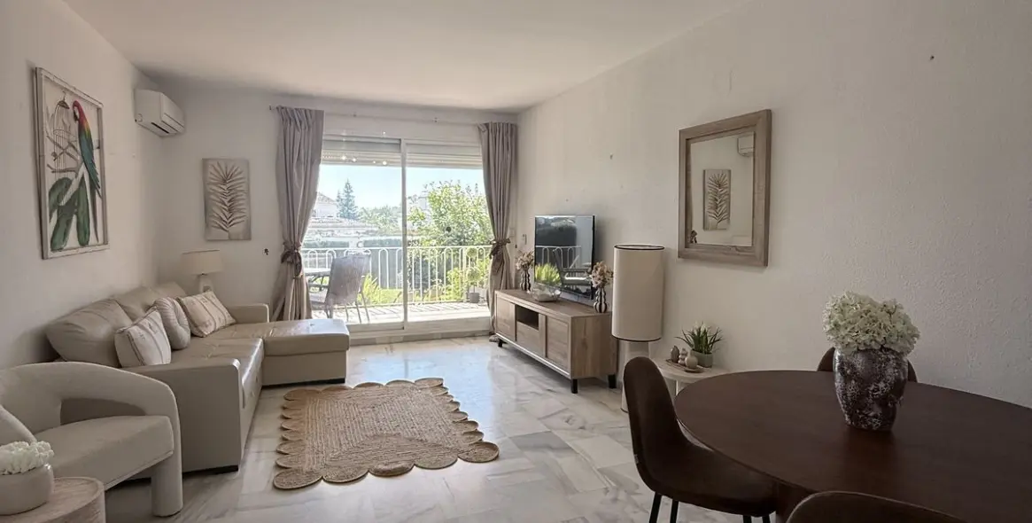 Venta de apartamento en planta baja en El Paraiso 4