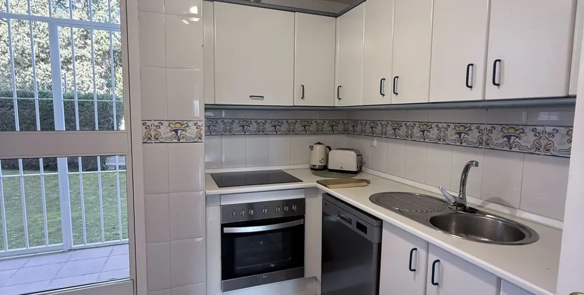 Venta de apartamento en planta baja en El Paraiso 8