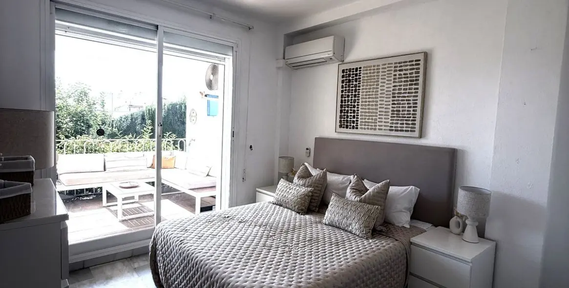 Venta de apartamento en planta baja en El Paraiso 11