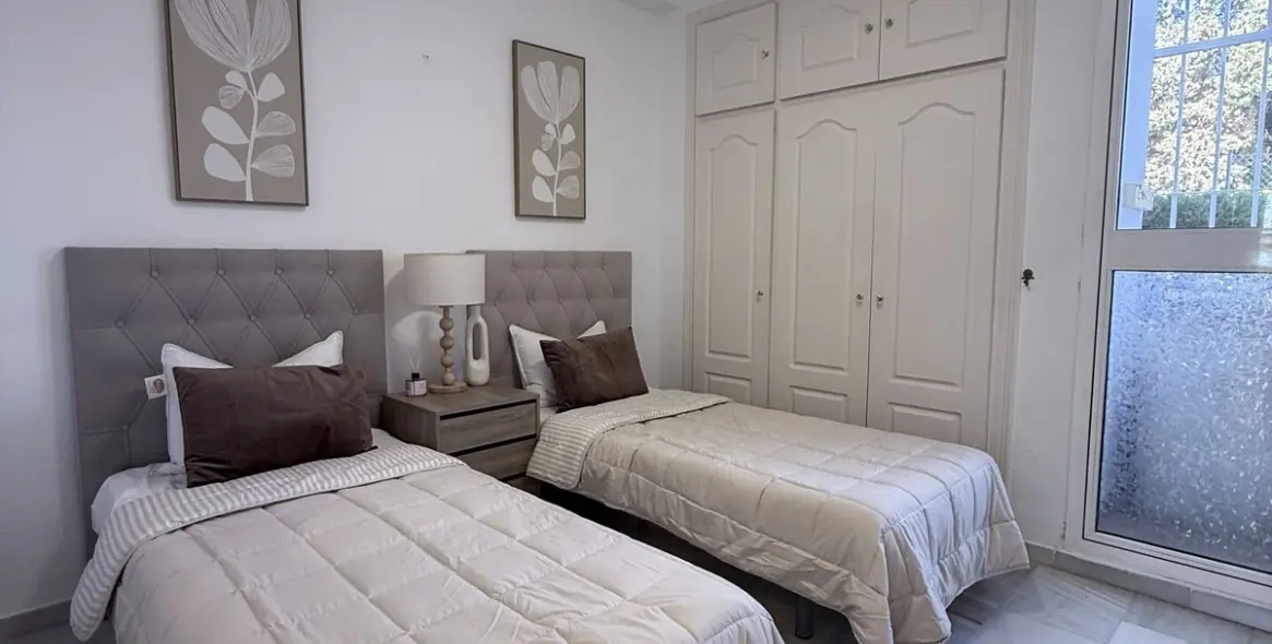 Venta de apartamento en planta baja en El Paraiso 15