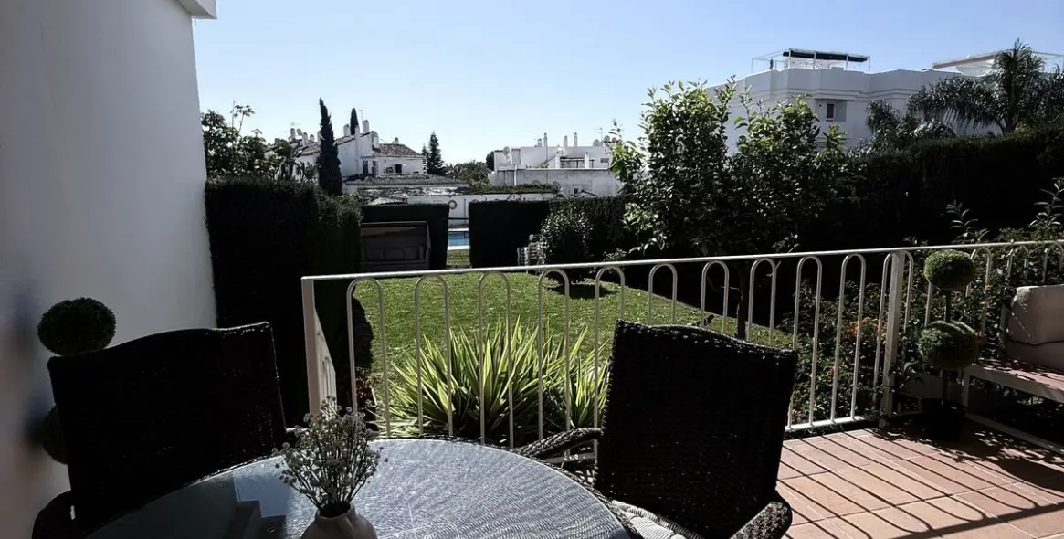 Venta de apartamento en planta baja en El Paraiso 17