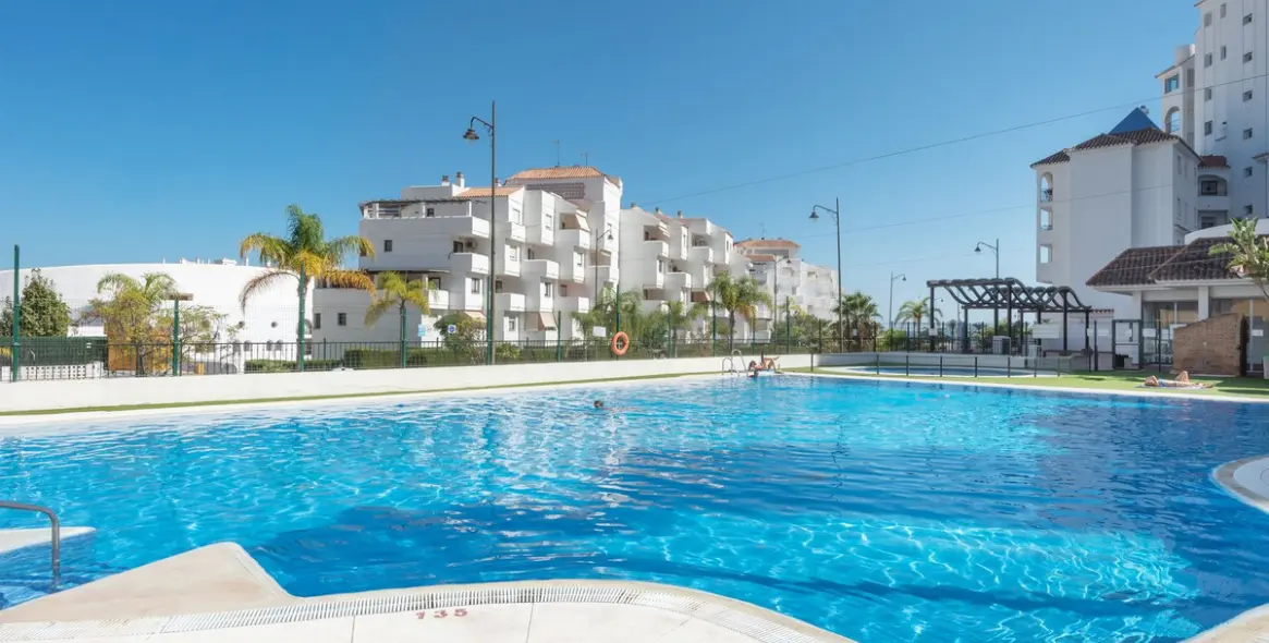 Продажа апартаментов на среднем этаже в Estepona 2