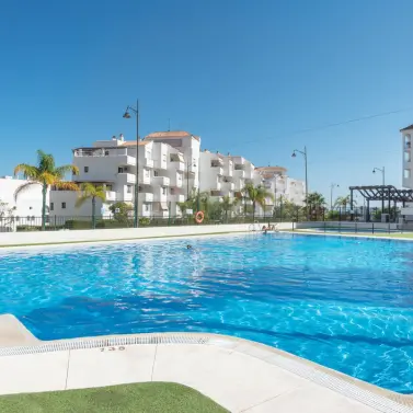 Sale of middle floor apartment in Estepona