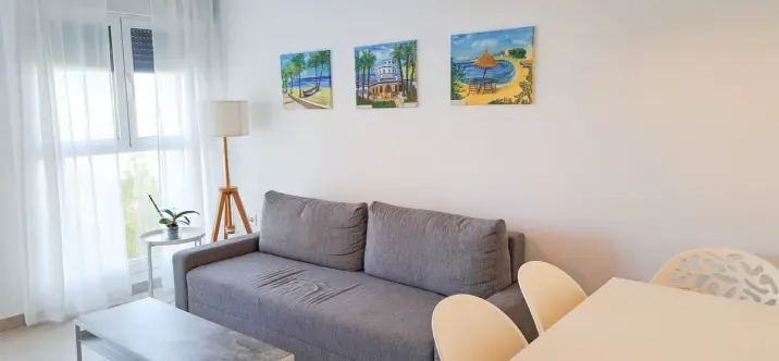 Sale of middle floor apartment in Estepona 2