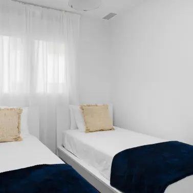 Sale of middle floor apartment in Estepona