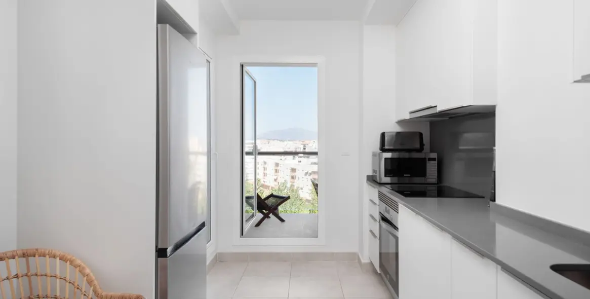 Продажа апартаментов на среднем этаже в Estepona 6