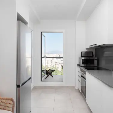 Sale of middle floor apartment in Estepona