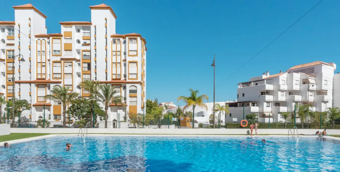 Продажа апартаментов на среднем этаже в Estepona 18