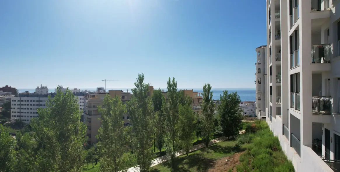 Продажа апартаментов на среднем этаже в Estepona 24