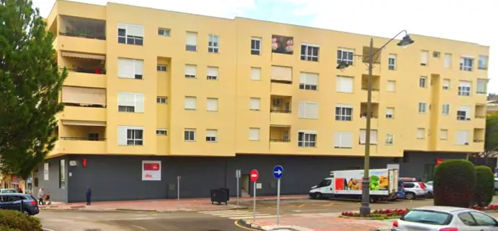 Venta de apartamento en planta media en Estepona 0