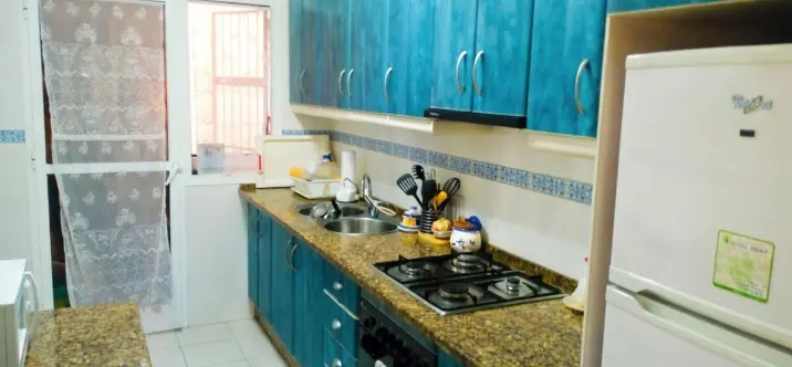 Venta de apartamento en planta media en Estepona 3