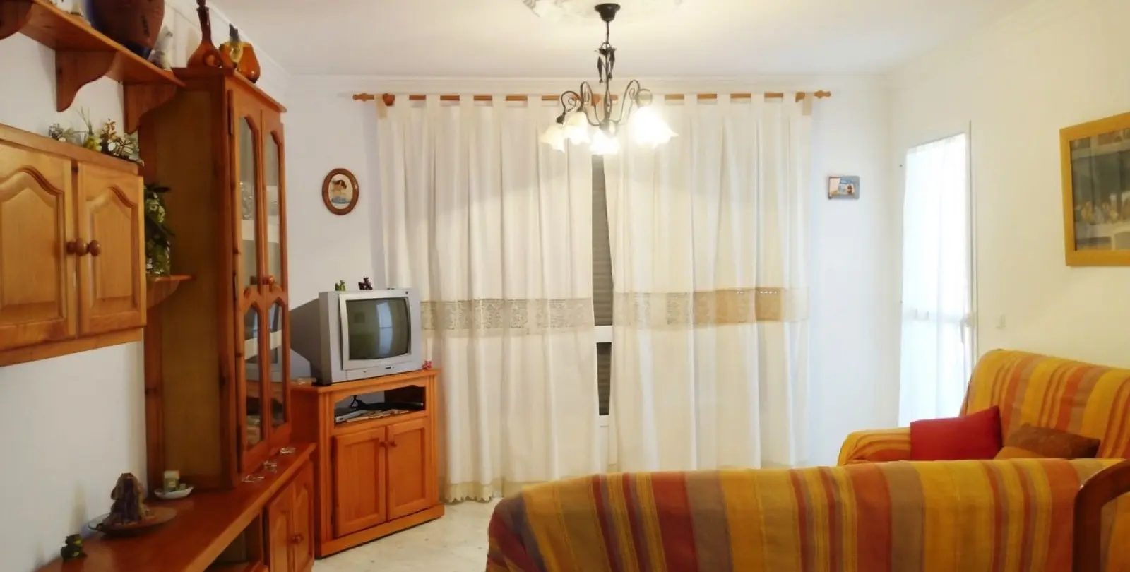 Sale of middle floor apartment in Estepona 2