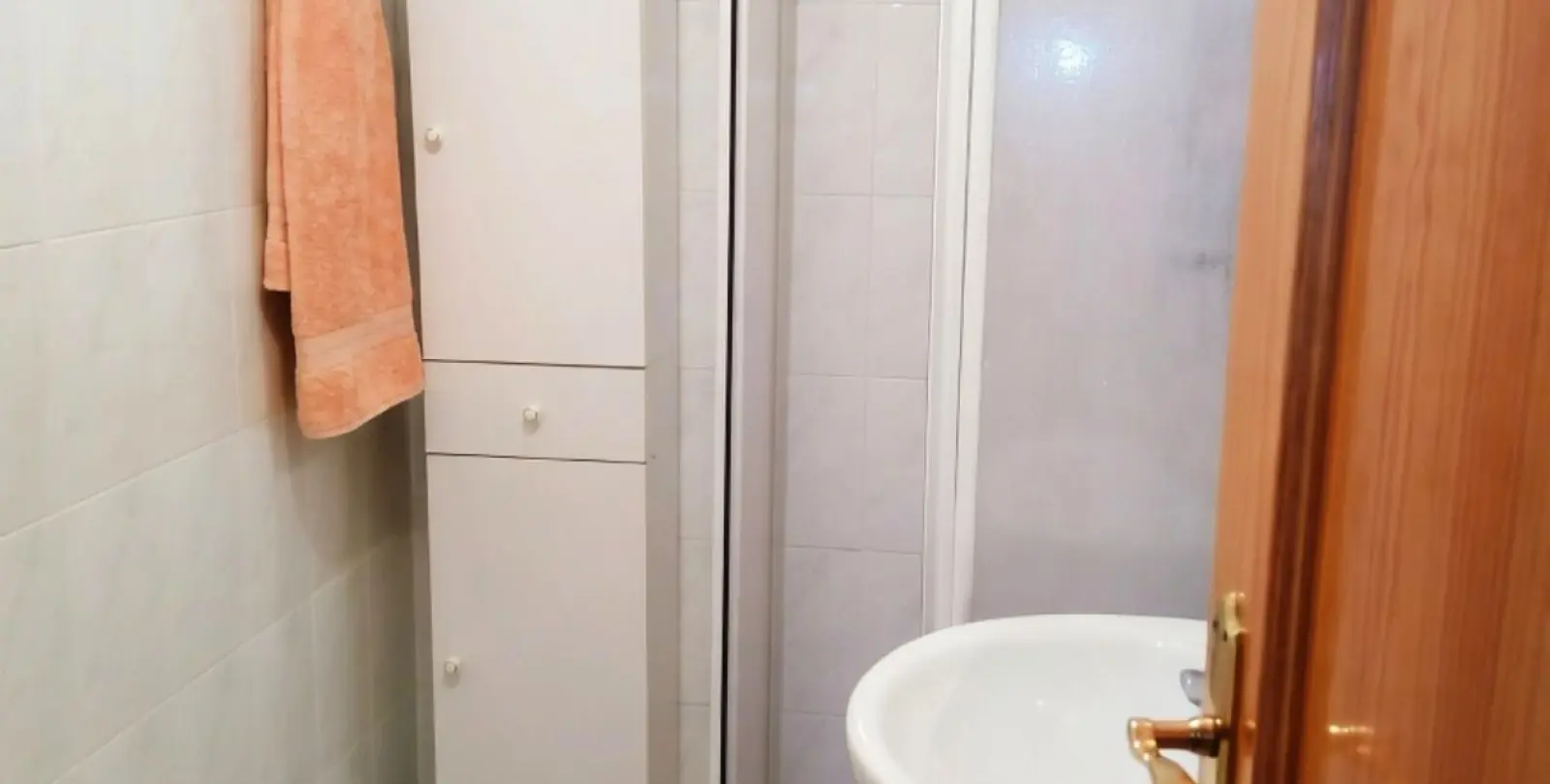 Sale of middle floor apartment in Estepona 10