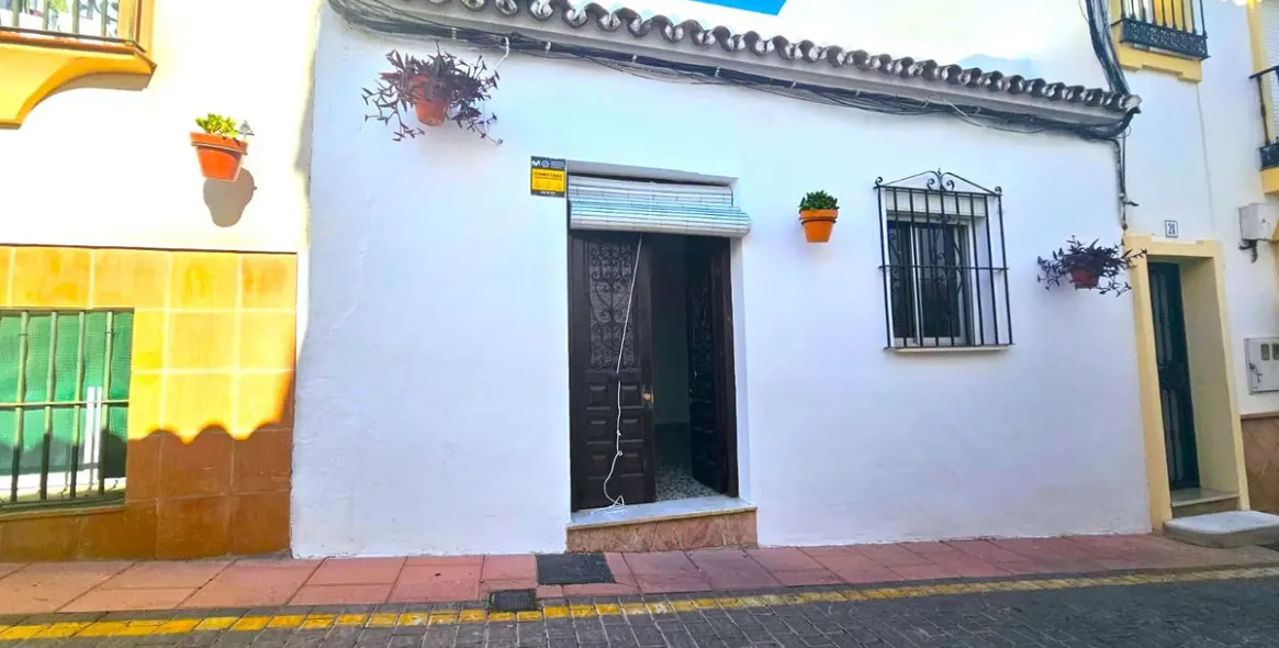 Venta de villa independiente en Estepona 1