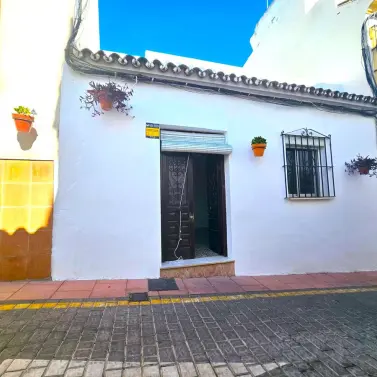 Продажа  отдельно стоящей виллы в Estepona