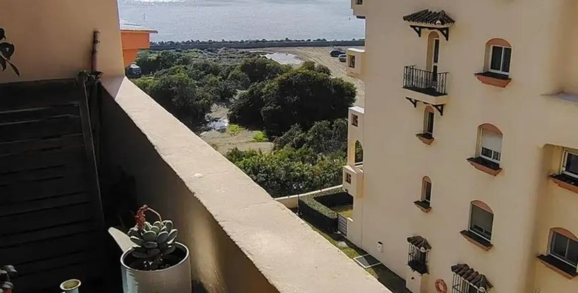 Продажа апартаментов на среднем этаже в Estepona 1