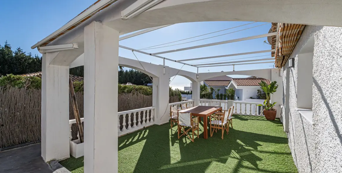 Продажа  отдельно стоящей виллы в La Capellania 4