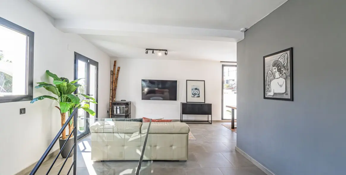 Продажа  отдельно стоящей виллы в La Capellania 15