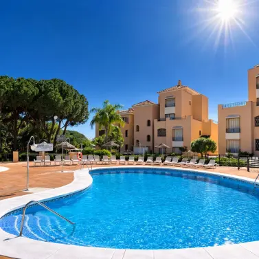 Продажа апартаментов на первом этаже в Elviria