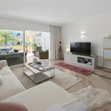 Продажа апартаментов на первом этаже в Elviria