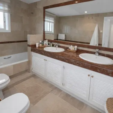 Продажа апартаментов на первом этаже в Elviria