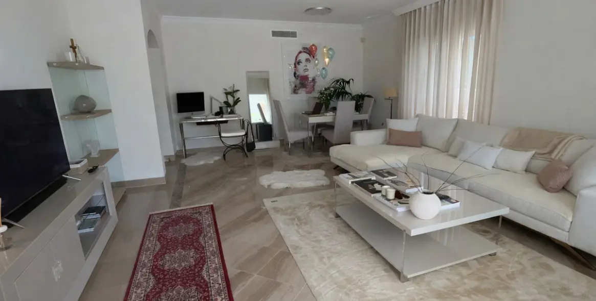 Продажа апартаментов на первом этаже в Elviria 8