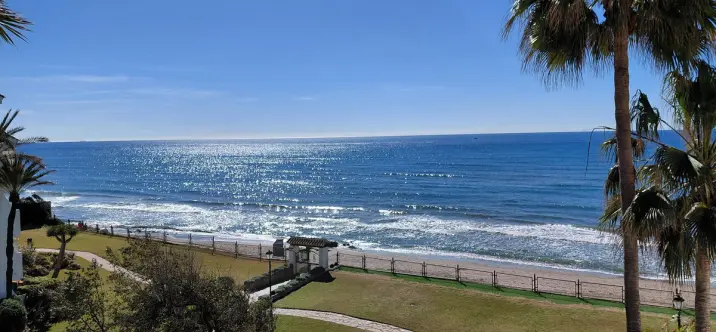 Продажа двухуровневого пентхауса в Marbesa 0