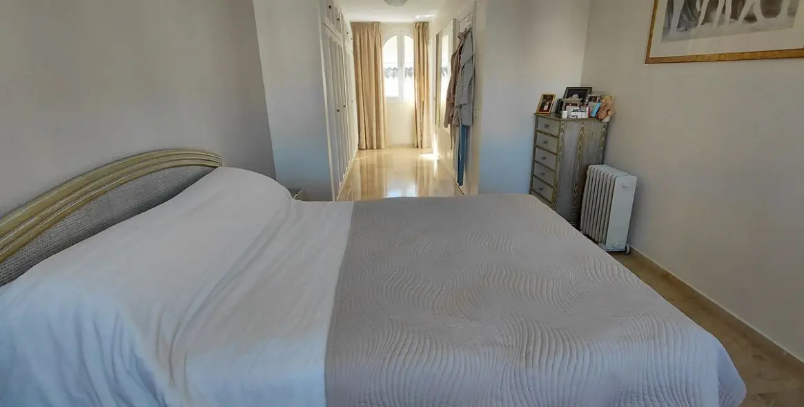 Продажа двухуровневого пентхауса в Marbesa 17