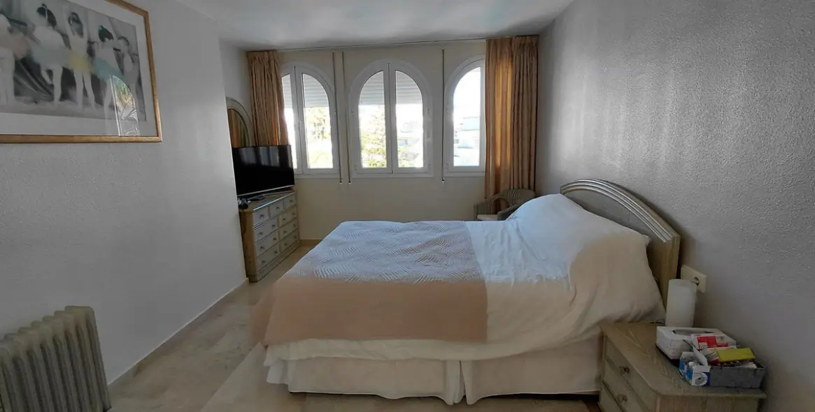 Продажа двухуровневого пентхауса в Marbesa 19