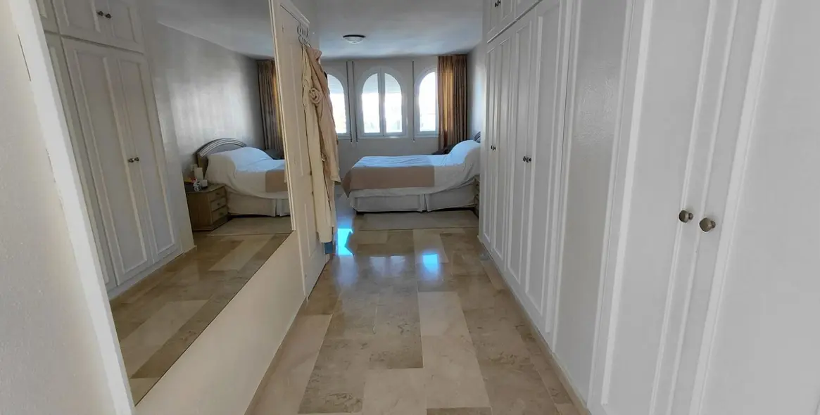 Sale of penthouse duplex in Marbesa 21