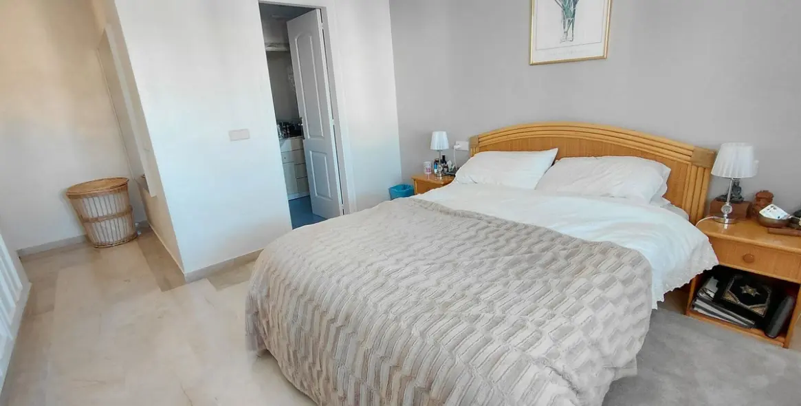 Sale of penthouse duplex in Marbesa 22