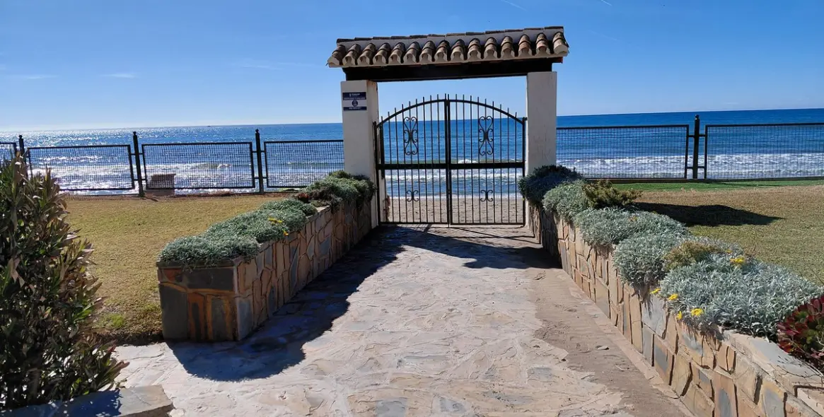 Sale of penthouse duplex in Marbesa 33