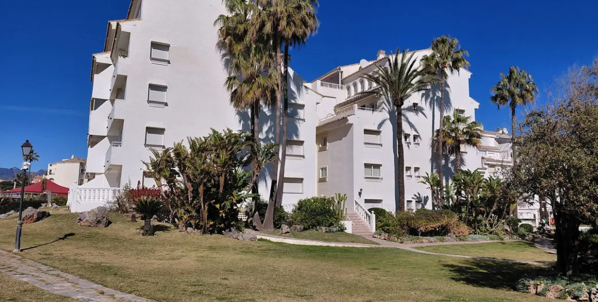 Sale of penthouse duplex in Marbesa 34