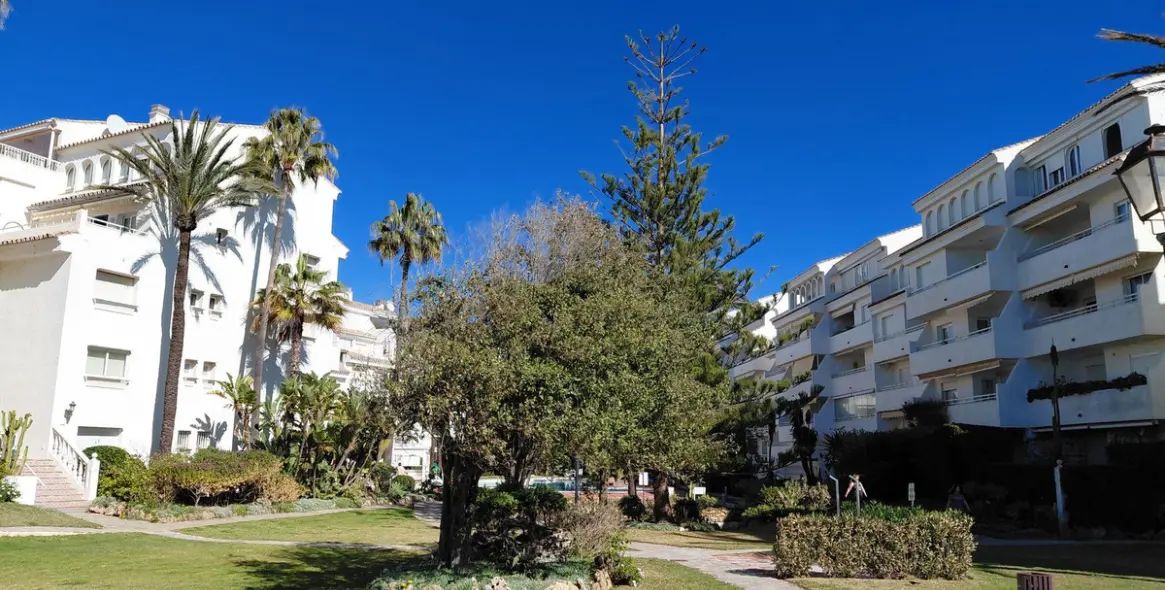 Sale of penthouse duplex in Marbesa 35