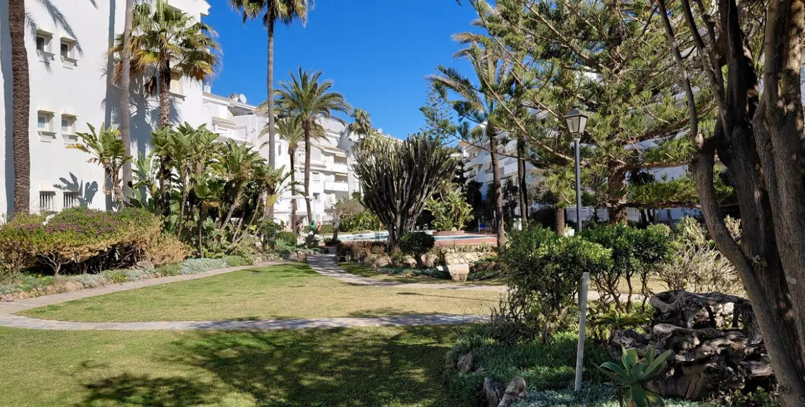 Sale of penthouse duplex in Marbesa 36