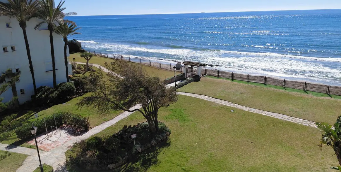 Sale of penthouse duplex in Marbesa 40