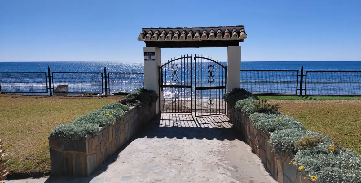 Sale of penthouse duplex in Marbesa 42