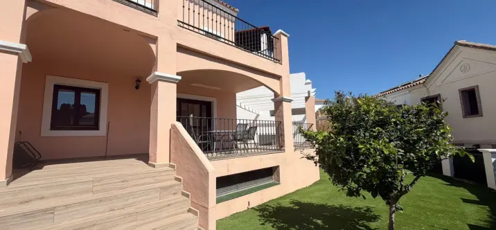 Alquiler a largo plazo de adosado en Estepona 0