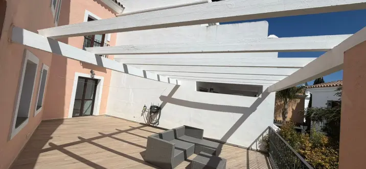 Alquiler a largo plazo de adosado en Estepona 1