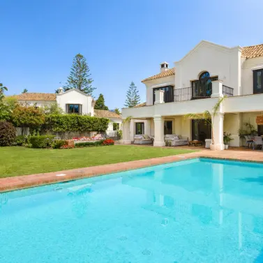 Краткосрочная аренда  отдельно стоящей виллы в Guadalmina Baja