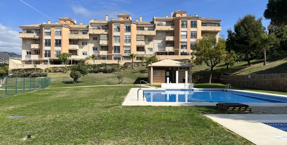 Продажа апартаментов на среднем этаже в Parque Clavero 1