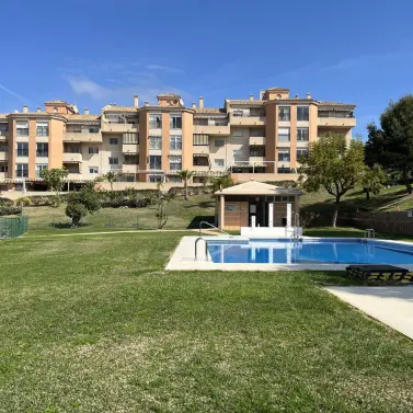 Продажа апартаментов на среднем этаже в Parque Clavero