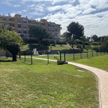 Продажа апартаментов на среднем этаже в Parque Clavero