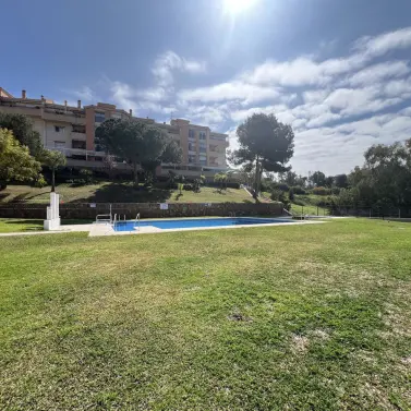 Продажа апартаментов на среднем этаже в Parque Clavero