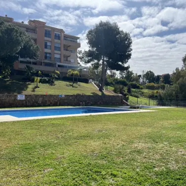 Продажа апартаментов на среднем этаже в Parque Clavero