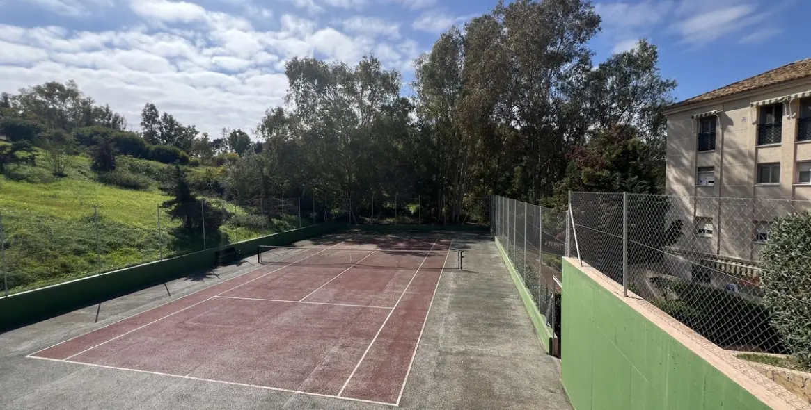 Продажа апартаментов на среднем этаже в Parque Clavero 7