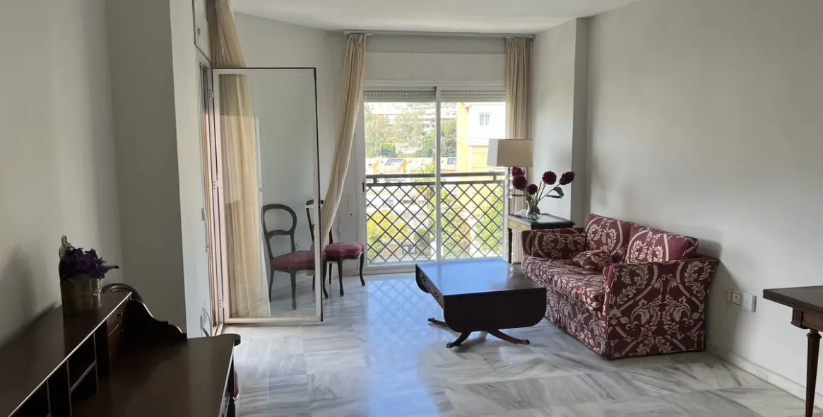 Продажа апартаментов на среднем этаже в Parque Clavero 9