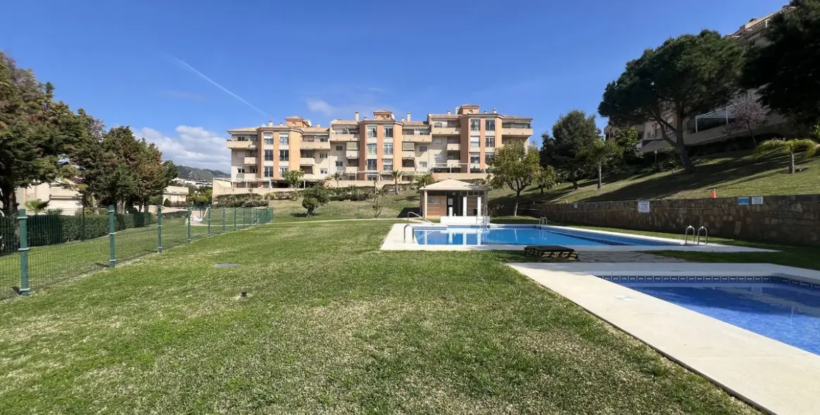 Продажа апартаментов на среднем этаже в Parque Clavero 10