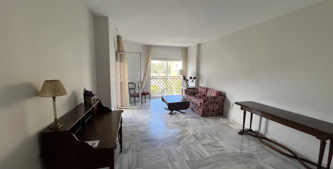 Продажа апартаментов на среднем этаже в Parque Clavero 12