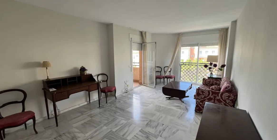 Продажа апартаментов на среднем этаже в Parque Clavero 15